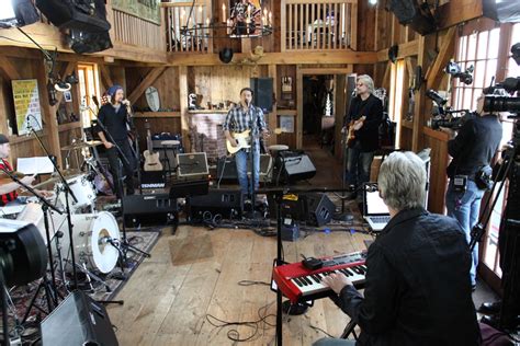 Live From Daryl's House. 171,539 likes · 173 talking about this. A web series featuring Daryl Hall and guest artists jamming at his club in Pawling, NY.